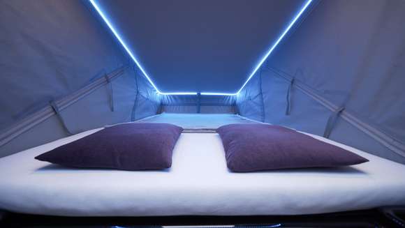 KNAUS Camper Van Aufstelldach mit RGB‐Ambientebeleuchtung