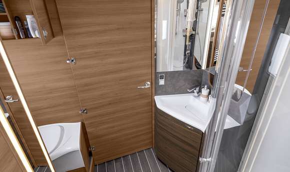 Variables Bad - Luxusbad LEG im KNAUS SUN I 900